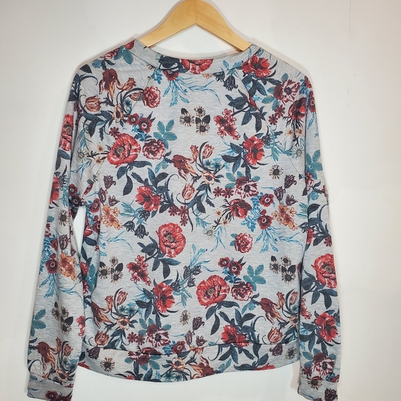 Signature Studio gray floral lightweight ruffled long sleeve sweatshirt small - Picture 2 of 14